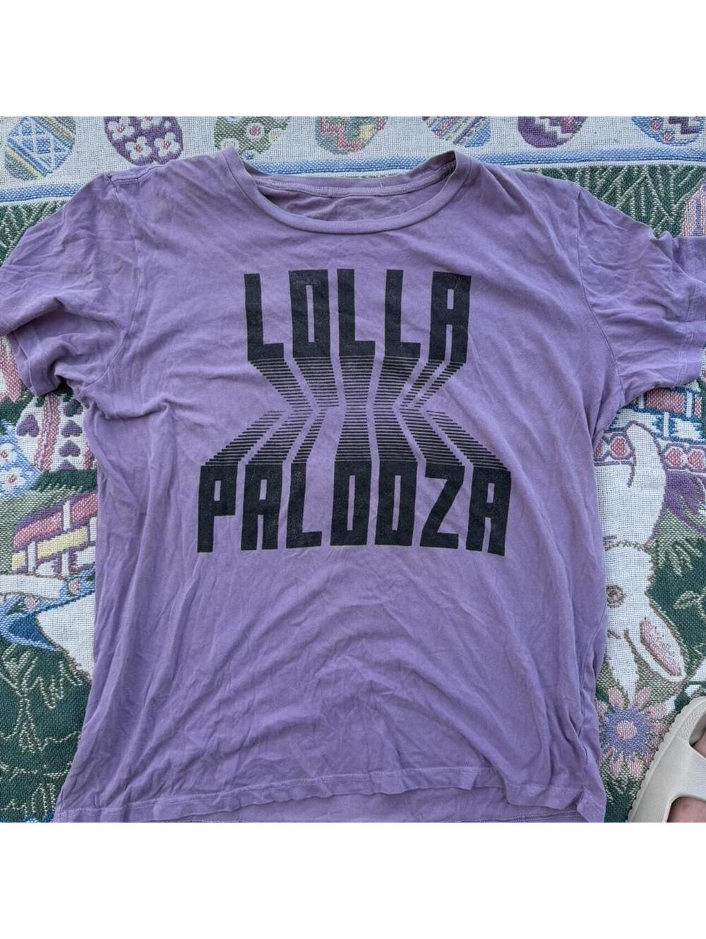American Eagle Lollapalooza Purple Graphic T-Shirt Size L